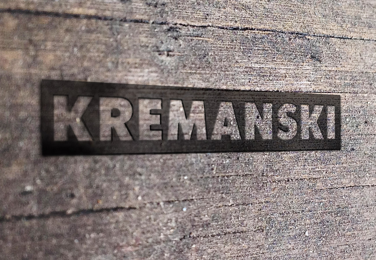 Logo Kremanski auf Holz